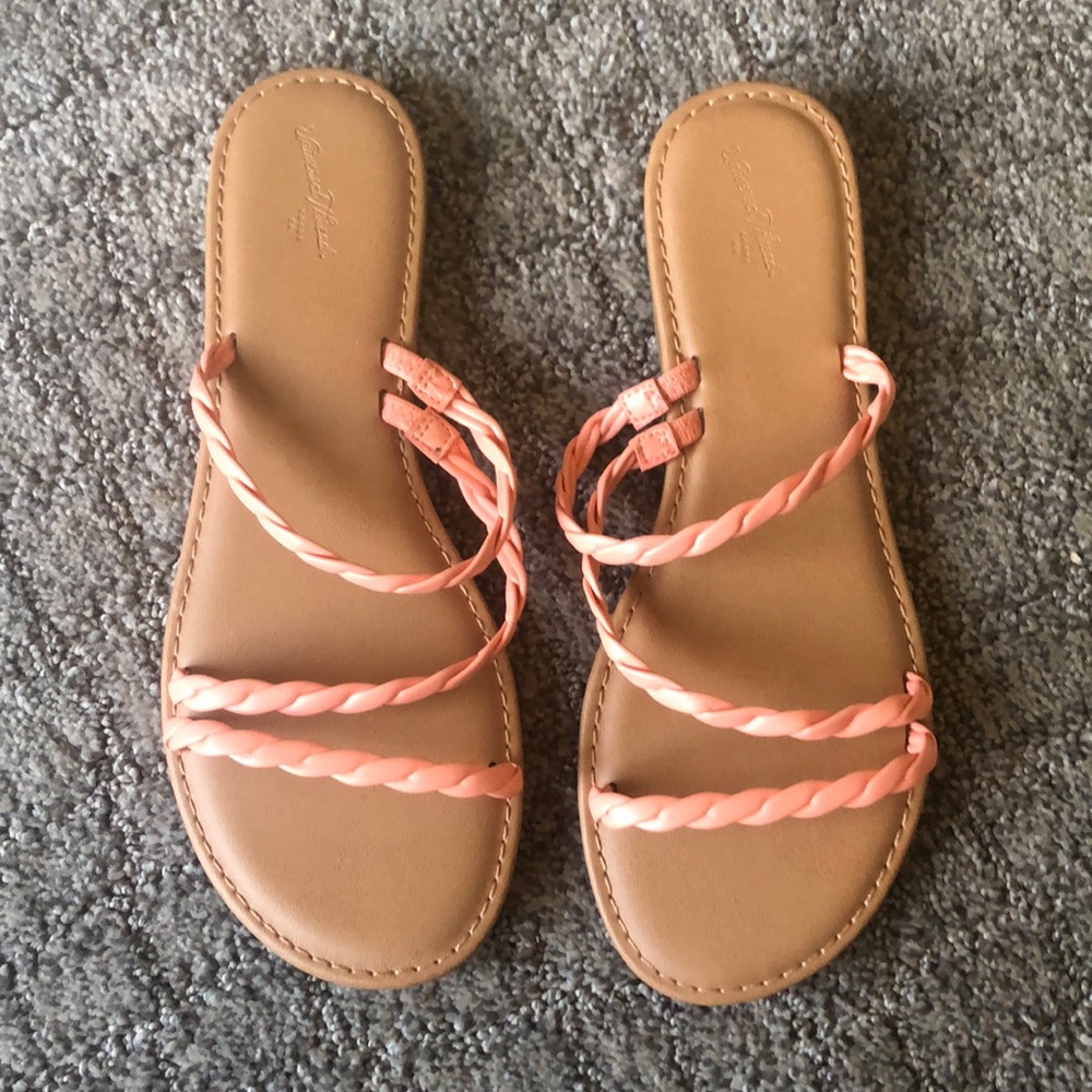 Universal Thread Sandals